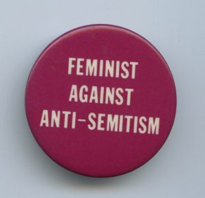 The button is a declaration of solidarity in the fight against anti-semitism.