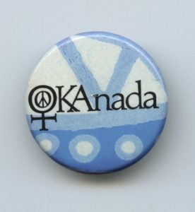 Indigenous people at Kanehsatake fought back in 1990 after a sacred burial ground was proposed for a golf course in the town of Oka, Quebec. This button recognizes the prominent role that Indigenous women played in that struggle as well as the need to de-colonize Canada.