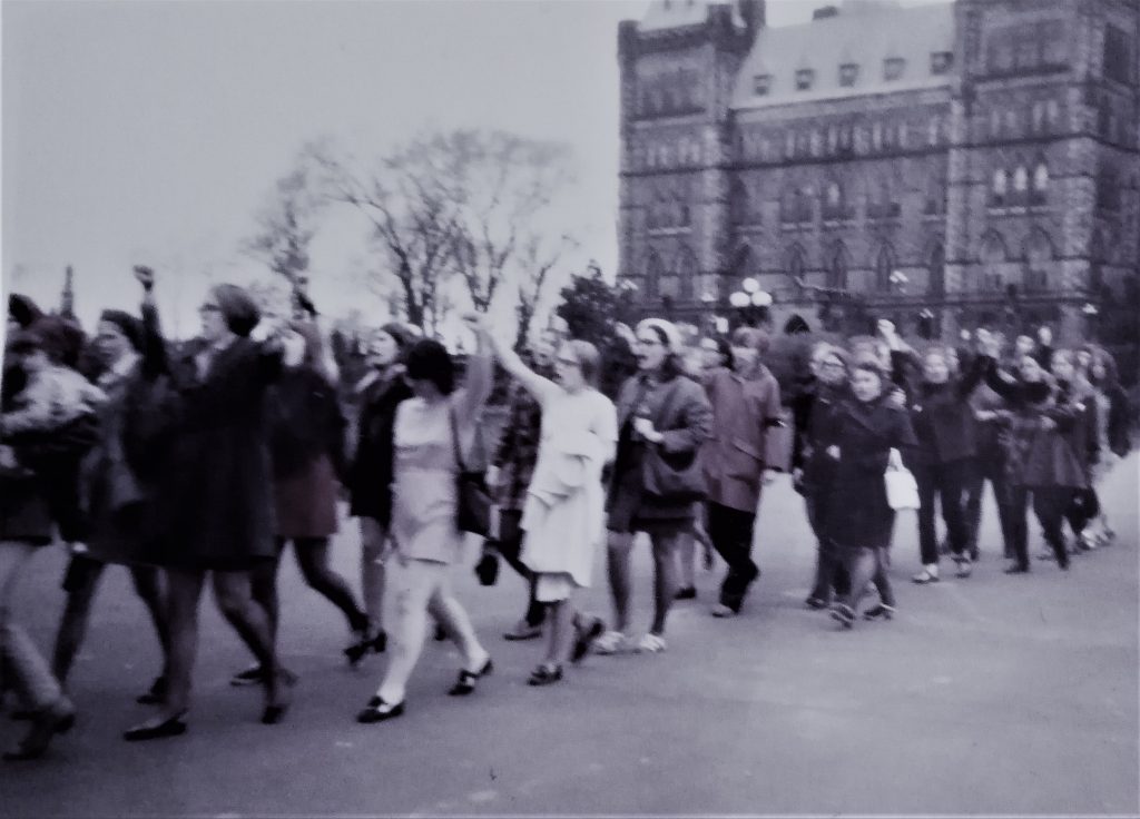 A large demonstration and march for abortion rights was organized for May 9th to coincide with the arrival of the Abortion Caravan in Ottawa. Many supporters travelled to Ottawa to join the protest.